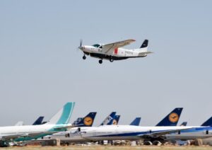 无人Cessna 208启动试飞