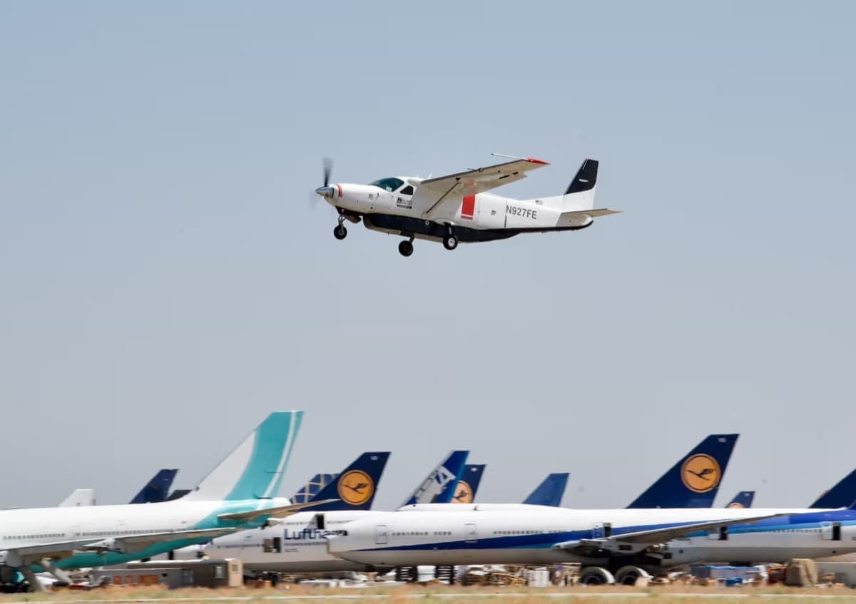 无人Cessna 208启动试飞