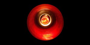 苹果重组AI团队，OpenAI宣布“代码红”全力提升ChatGPT