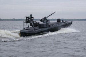 乌克兰无人机袭击俄影子舰队油轮，国际水域受创