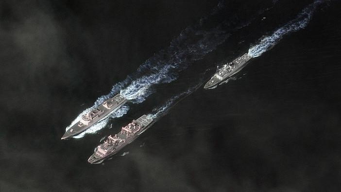 中国军舰群现菲律宾海，火力媲美澳海军舰队