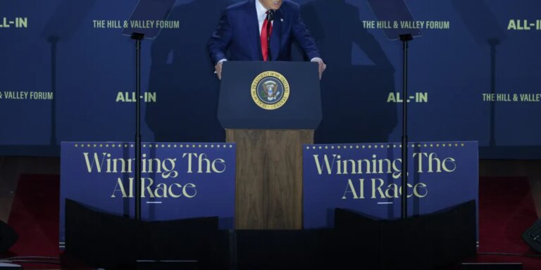 特朗普力推AI经济，选民却忧心忡忡