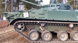 俄交付新一批升级版BMP-3步战车