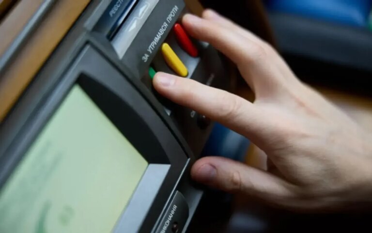 议会扩大国防需求税收优惠及海关免税范围