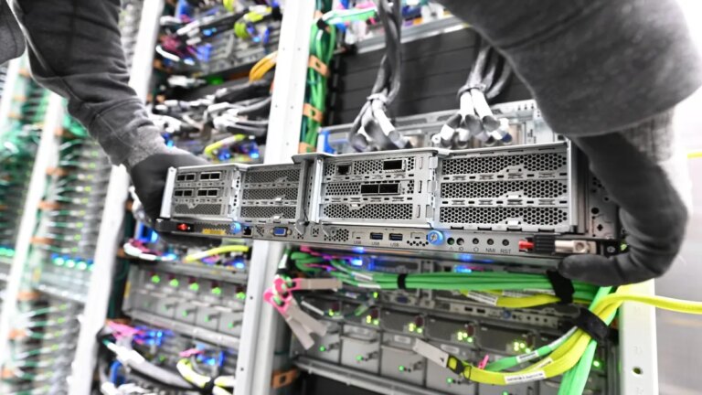 亚马逊推出AI工厂，与Nvidia合作提供本地AI解决方案