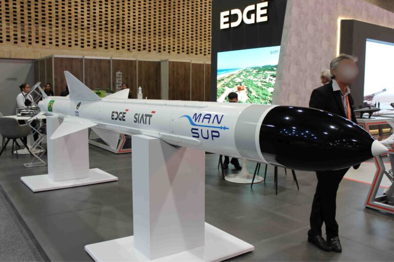 EDGE展示新型MANSUP-ER反舰导弹，射程超200公里