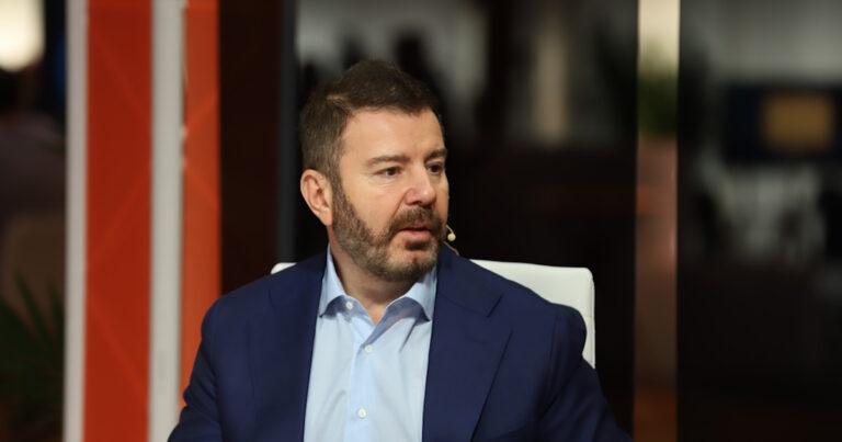 UiPath财报超预期，AI自动化业务加速增长