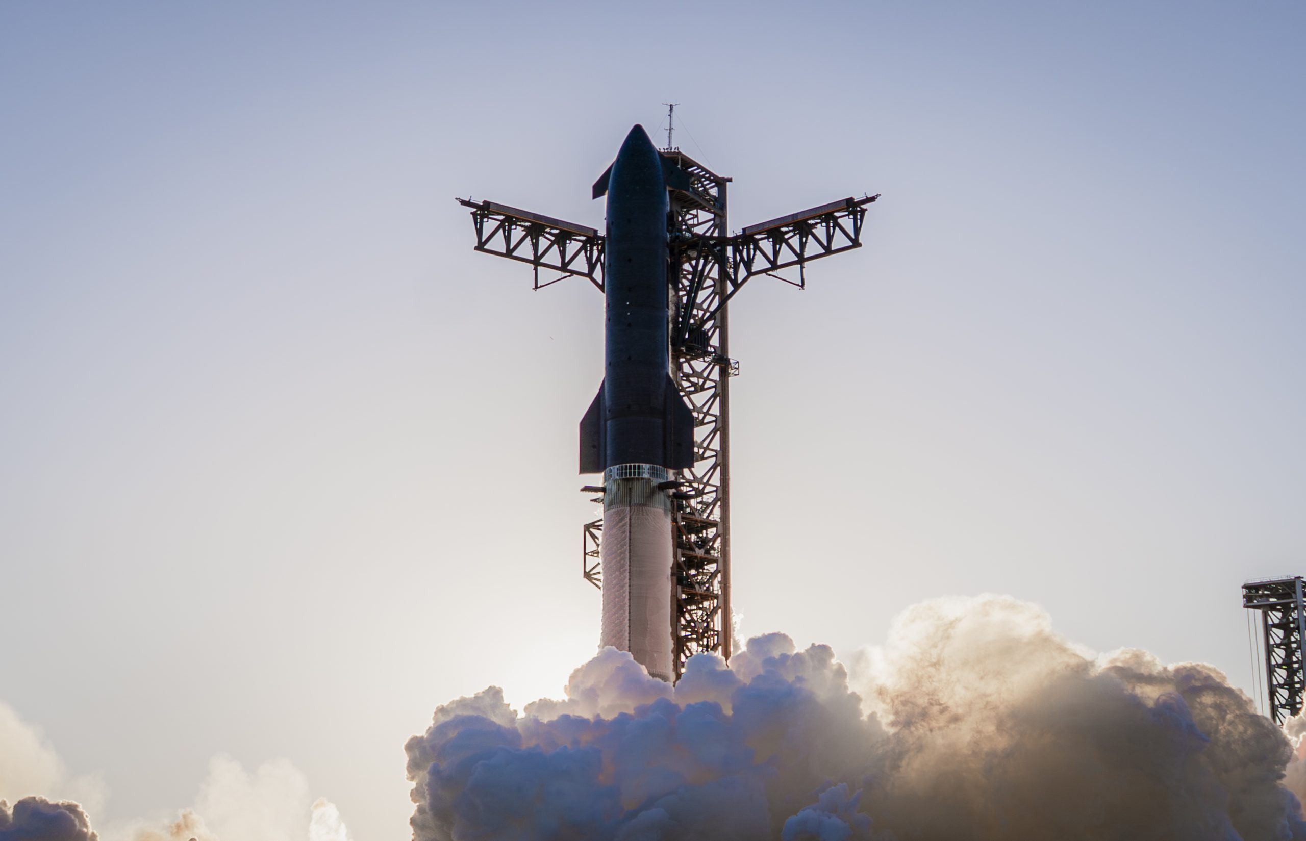 特斯拉FSD被曝允许开车看手机