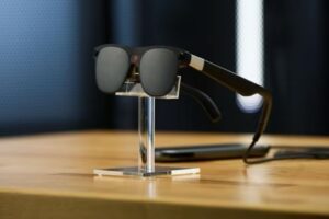 谷歌携三星Xreal推AI眼镜明年上市