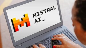 Mistral推出多模态小模型，挑战大厂AI巨头