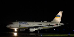 未知无人机跟踪泽伦斯基专机爱尔兰上空