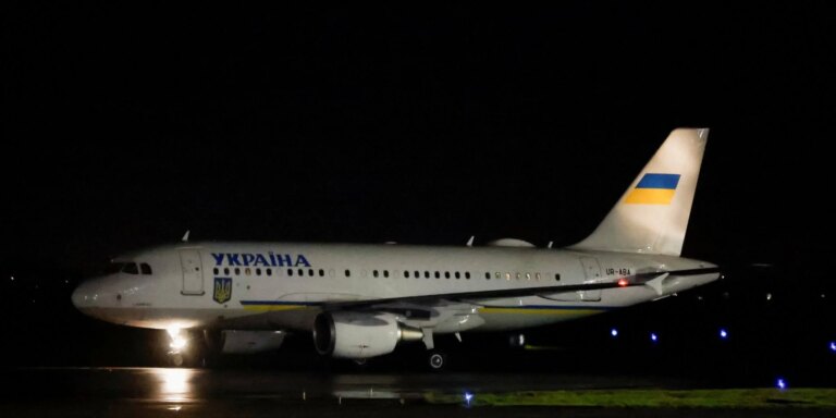 未知无人机跟踪泽伦斯基专机爱尔兰上空