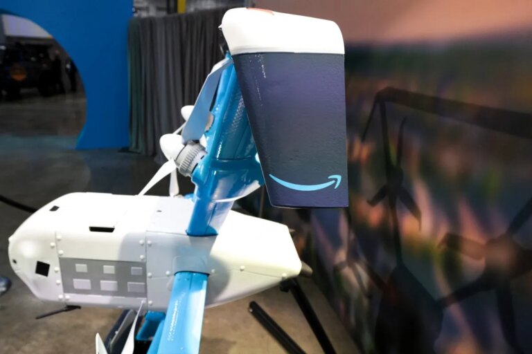 FAA调查亚马逊无人机多次坠机事件