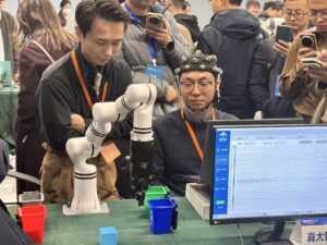 瘫痪、失明不再“无解”，脑机接口产业迎来“黄金发展期”