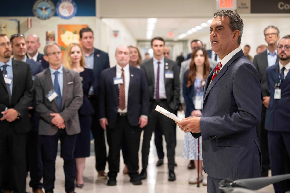 美军拟九成采购商用方案，力推新企业入局