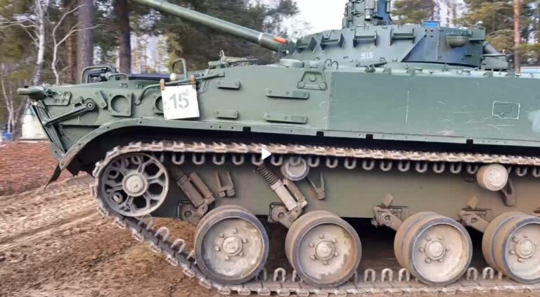 俄军接收新一批BMP-3步战车