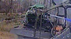 乌克兰无人机击毁俄方改装朝鲜火箭系统