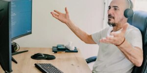 仅6%企业完全信任AI处理核心业务