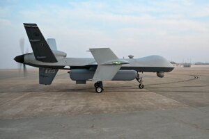 美军成功打捞坠海MQ-9无人机