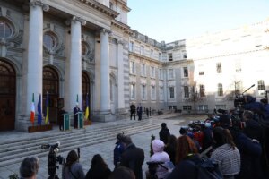 泽连斯基访都柏林期间无人机现踪，官员称系协同威胁