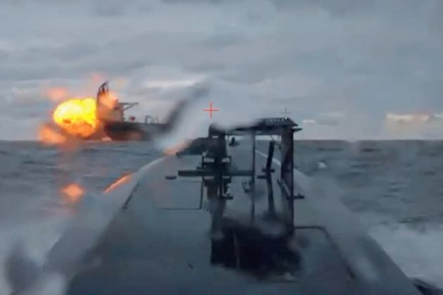 乌克兰无人机袭击俄“影子舰队”油轮