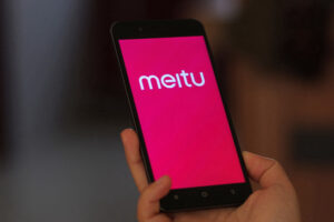 美图设AI创新工作室推内部赛马机制