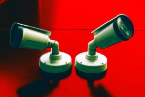 英警方承认AI监控系统存在种族误识问题