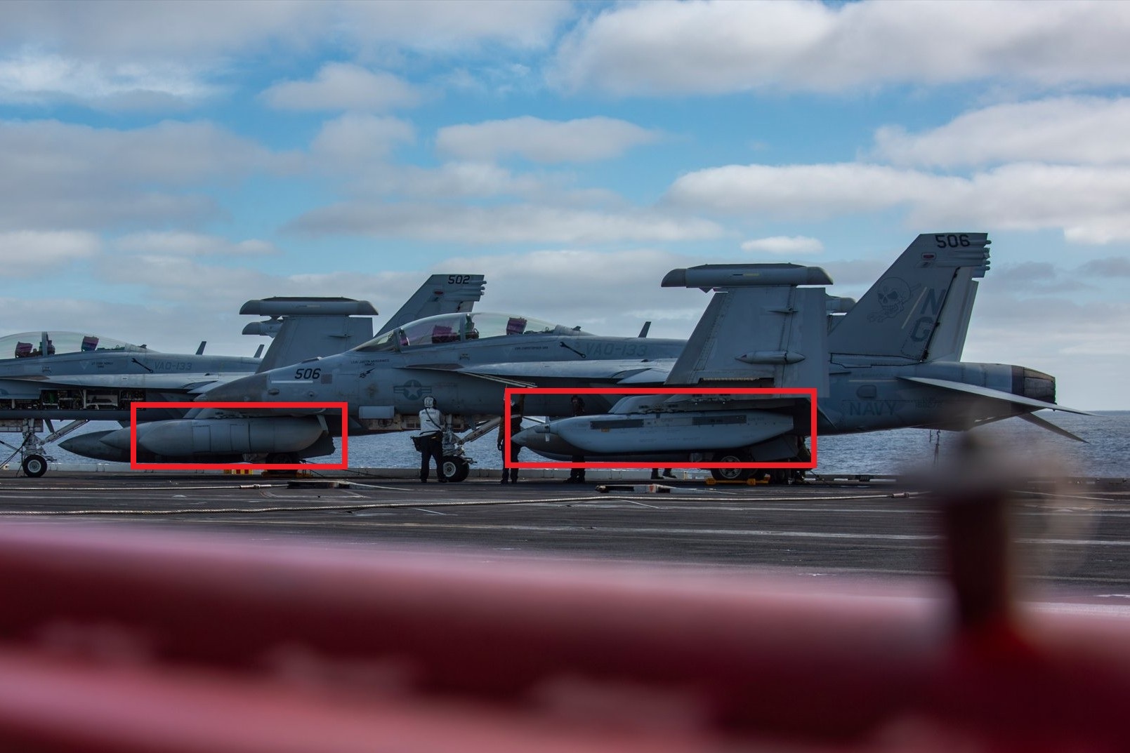 美军EA-18G搭载新旧电子战系统亮相